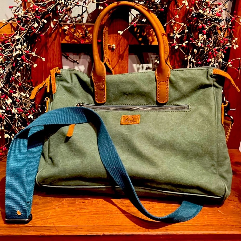 12” high 15” wide, laptop bag, beautiful sage green w shoulder strap🥳